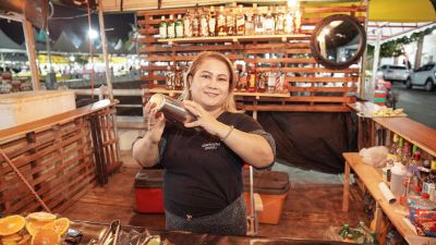 notícia: Do drink elaborado ao doce artesanal, empreendedores faturam e comemoram sucesso no 3º dia de Réveillon do Amapá