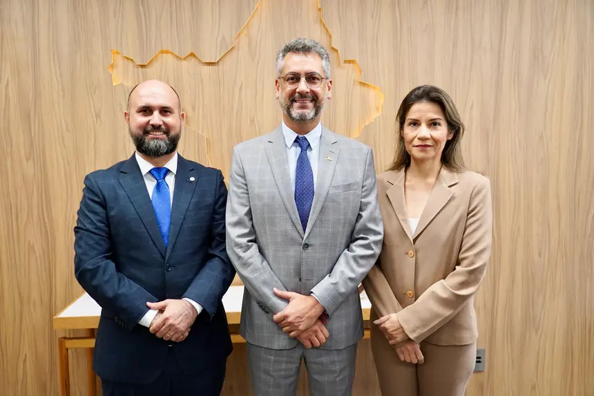 Presidente Israel Gonçalves, governador Clécio Luís, e vice-presidente Cristina Rocha, respectivamente