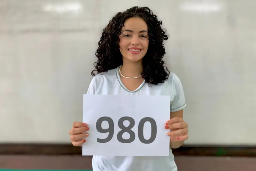 Jaqueline Tainara foi uma das alunas que tirou 980 na redação