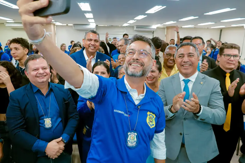Governador Clécio Luís celebra a consquista ao lado dos servidores