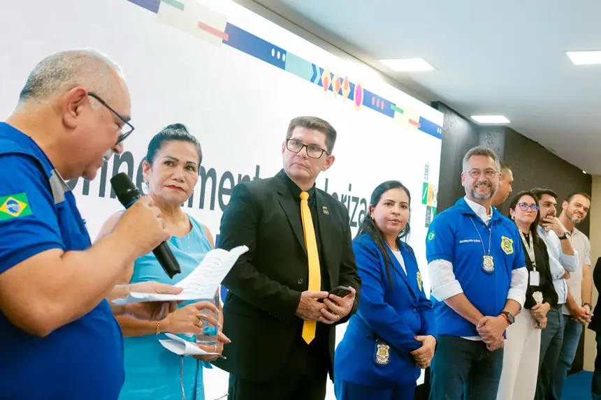 Servidores em discursos de agradecimento pela valorização e reconhecimento da categoria