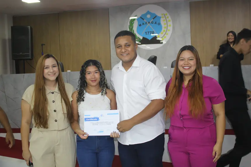 Coordenador municipal do Amapá jovem de Mazagão,  Hilário Miguel fez a entrega de certificados 