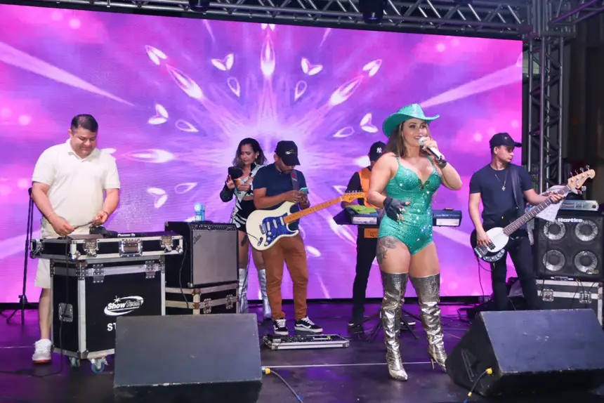 Show de artistas locais encerraram a programação