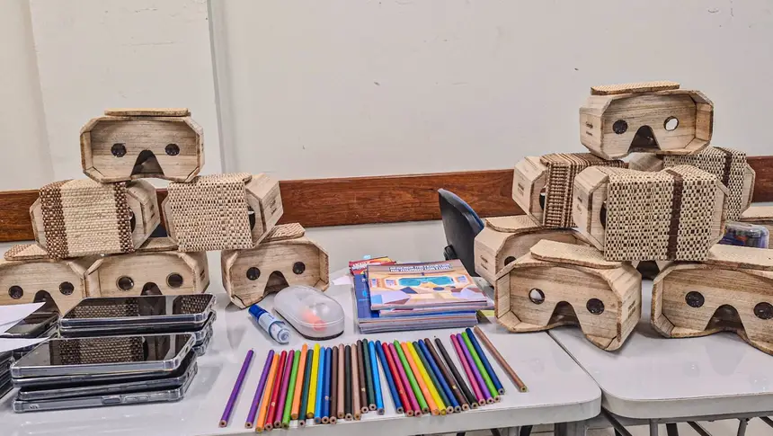 Foto: Breno Pantoja/Seed Óculos de realidade virtual, celulares e demais materiais didáticos utilizados na capacitação e que posteriormente serão usados em sala de aula com os alunos