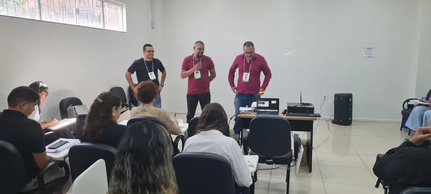 Equipe Serra do Navio em apresentação 
