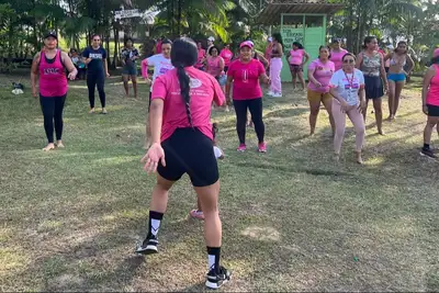 notícia: Governo do Amapá oferece oficina de dança e confecção de adereços para acolhidas pelo Cram, em Oiapoque