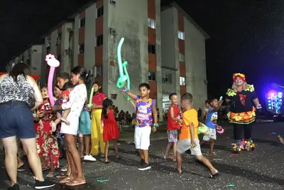 notícia: Alegria e diversão marcam mais uma noite do 'Carnaval nos Residenciais' do Governo do Estado, no Conjunto Mucajá em Macapá