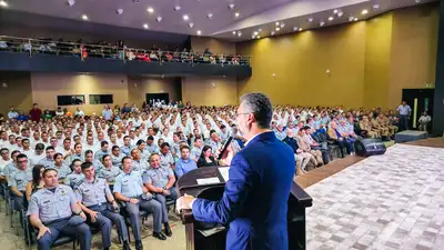 notícia: Governador Clécio Luís recebe 289 alunos-soldados da PM como parte da política de investimentos contra a violência no Amapá