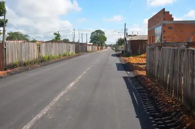 notícia: Governo do Estado desenvolve políticas de infraestrutura e garantias sociais a moradores do Parque Aeroportuário, em Macapá