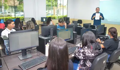 notícia: Bolsistas do Amapá Jovem recebem curso de qualificação em informática para o mercado de trabalho em Macapá