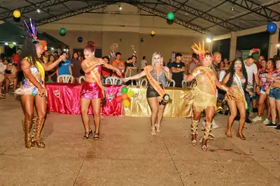 notícia: Folia carnavalesca embala moradores do Mestre Oscar Santos com programação do ‘Carnaval nos Residenciais’ em Macapá