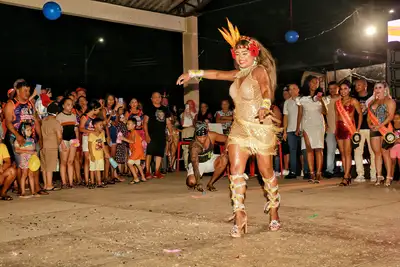 notícia: ‘Felicidade e gratidão por esse momento’, diz vencedora do concurso da Musa do Carnaval nos Residenciais no conjunto Mestre Oscar Santos, em Macapá