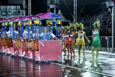 notícia: Carnaval 2025: com o enredo 'A Vida é uma Feira', Embaixada de Samba Cidade de Macapá abre os desfiles no Amapá