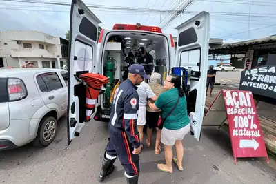 notícia: Samu acompanha percurso do bloco A Banda em pontos estratégicos sem registro de ocorrências graves, em Macapá