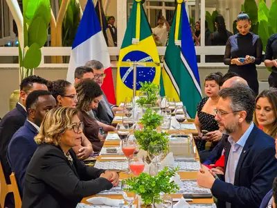 notícia: Relação transfronteiriça é tema de encontro entre governador do Amapá e senadora da Guiana Francesa