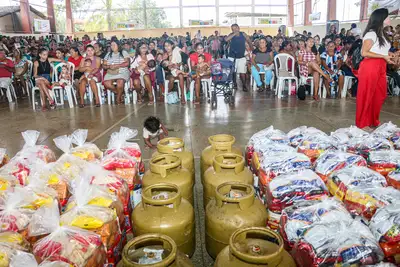 galeria:  Amapá sem Fome - Governo do Estado Atende 964 Famílias com kits de Alimentos na Zona Norte de Macapá