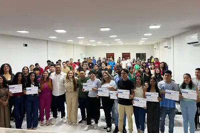 notícia: Governo do Amapá e Sebrae capacitam 103 jovens para mercado de trabalho, em Santana