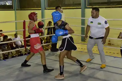 notícia: Governo do Amapá promove aula inaugural de projeto de boxe para crianças e jovens no Residencial Nelson dos Anjos 