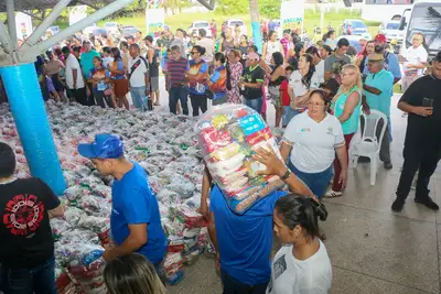 notícia: 'Amapá sem Fome': Governo do Amapá entrega kits de alimentos para mais de mil famílias da Zona Oeste de Macapá