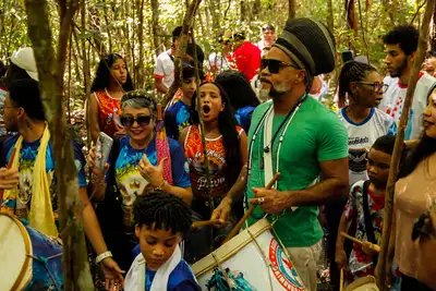 notícia: ‘A ancestralidade nos une’, diz Carlinhos Brown na retirada dos mastros no Curiaú durante o Ciclo do Marabaixo 2025