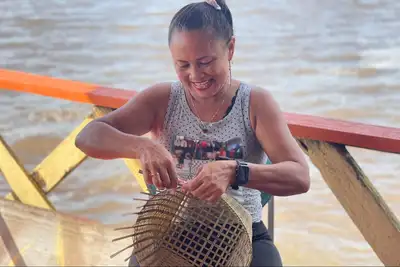notícia: 'Muito feliz por demonstrar minha técnica na prática', afirma artesã na busca ativa realizada pelo Governo do Estado na Ilha de Santana 