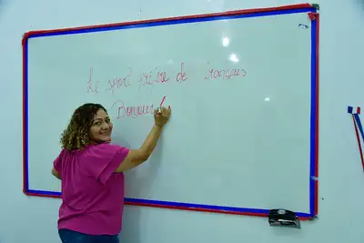 notícia: Governo do Amapá lança processo seletivo para estágio na Guiana Francesa voltado a professores de francês 