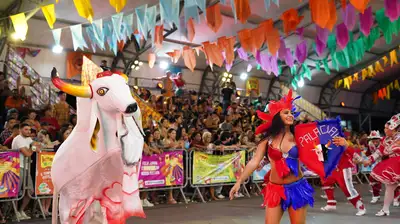 notícia: Arraiá do Povo: Palaciana Junina e Império Junino celebram cultura amazônica no 16º Arraiá No Meio Do Mundo