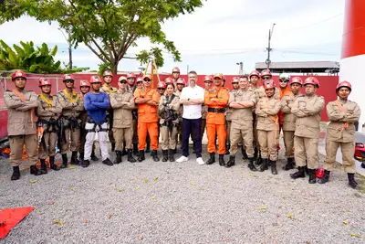 notícia: 'Reconhecidos pela excelência, fruto de uma formação baseada em valores’, celebra governador do Amapá no Dia Nacional do Bombeiro Militar