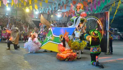 notícia: Arraiá do Povo: Fúria Junina e Rosa Branca Açucena abrem com muito brilho a última noite de programação junina do Governo do Amapá