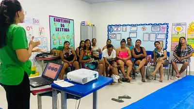 notícia: Agricultoras de Pracuúba participam de oficina sobre nutrição de aves e produção de ração, realizada pelo Governo do Amapá 