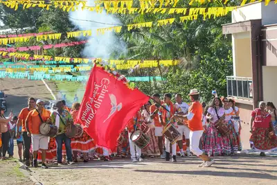 galeria:  Cortejo dos grupos de Marabaixo na festa de São Tiago