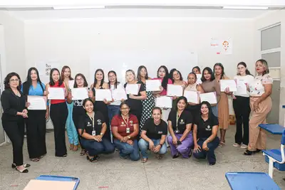 notícia: Emprego e renda: Governo do Amapá forma nova turma de manicure no Residencial Macapaba