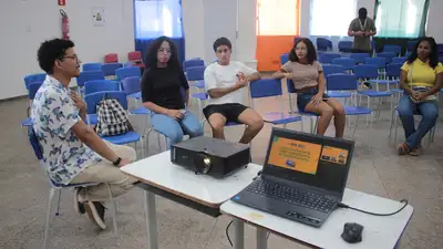 notícia: Governo do Amapá promove educação tecnológica com curso de edição de vídeo experimental para jovens de Ferreira Gomes