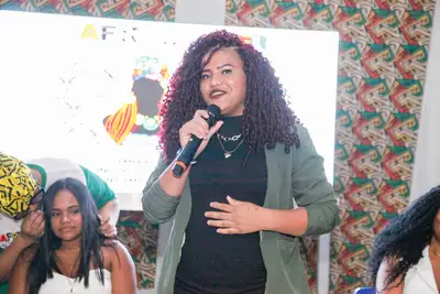 notícia: ‘Mudou minha vida e com certeza vai mudar de outras mulheres’, diz beneficiada do projeto ‘Afro Mulher’, do Governo do Estado