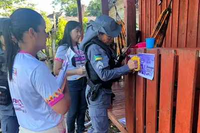 notícia: 'Amapá por Todas Elas': Instituições da Rede de Atendimento à Mulher realizam de blitz educativa em Oiapoque  