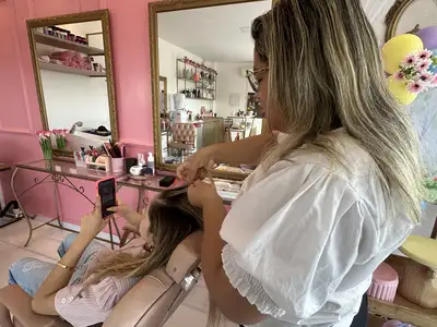 notícia: Procura por salões de beleza aquece economia local em preparação para a 54ª Expofeira do Amapá