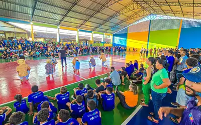 notícia: Governo do Amapá entrega quadra reconstruída da Escola Estadual Professora Vanda Cabete em Laranjal do Jari